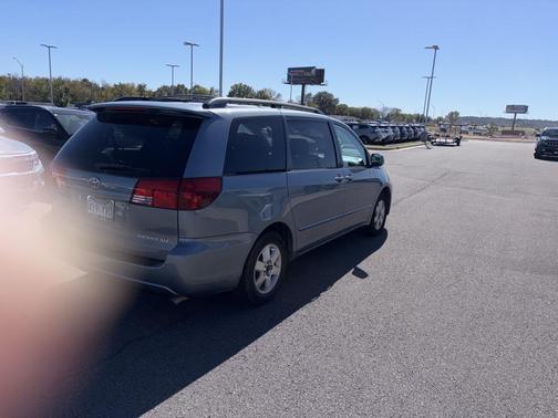 2004 Toyota Sienna XLE