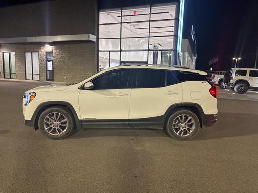 2023 GMC Terrain SLT