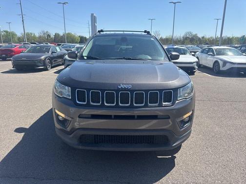 Granite Crystal Metallic Clearcoat 2018 Jeep Compass Latitude
