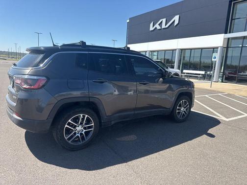 Granite Crystal Metallic Clearcoat 2018 Jeep Compass Latitude