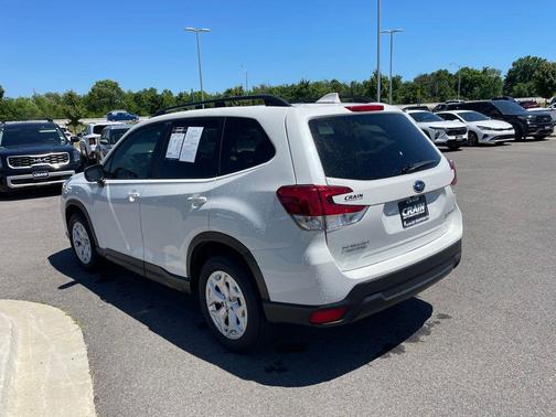 Crystal White Pearl 2021 Subaru Forester Base