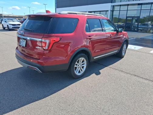 Ruby Red Metallic 2017 Ford Explorer XLT