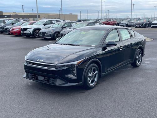 Aurora Black Pearl 2026 Kia K4 LXS