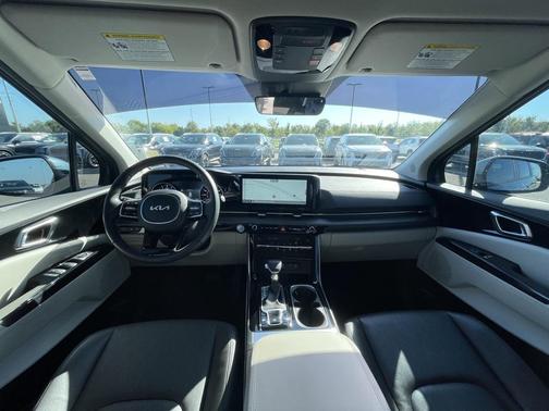 2024 Kia Carnival EX