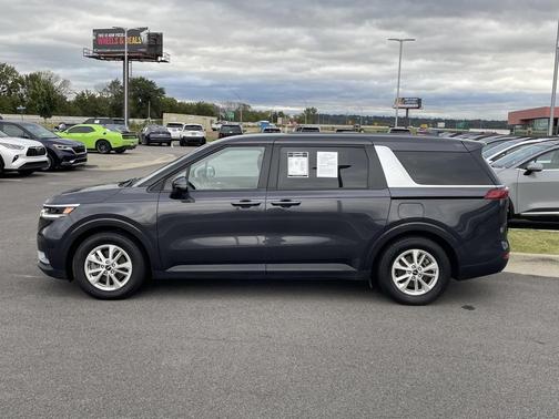 2023 Kia Carnival LX