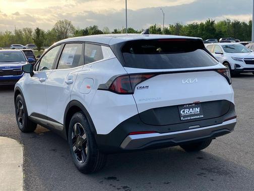 White Pearl 2026 Kia Sportage LX