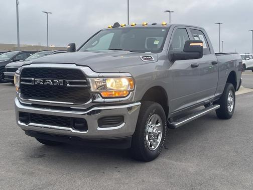 2023 RAM 2500 Tradesman Crew Cab 4x4 6'4' Box