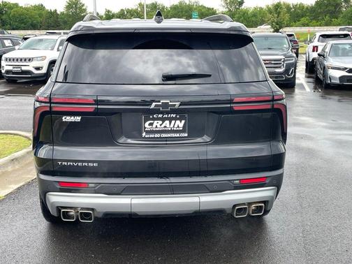 Black Metallic 2025 Chevrolet Traverse LT