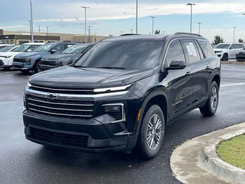 Black Metallic 2025 Chevrolet Traverse LT