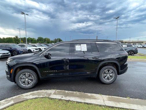 Black Metallic 2025 Chevrolet Traverse LT