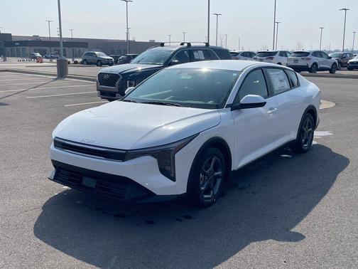 Snow White Pearl 2026 Kia K4 LXS