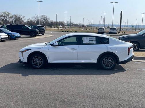 Snow White Pearl 2026 Kia K4 LXS