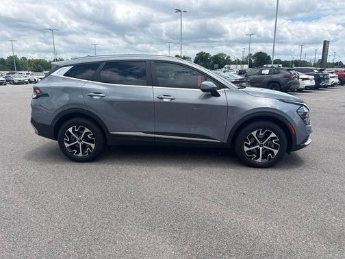 Everlasting Silver 2024 Kia Sportage EX