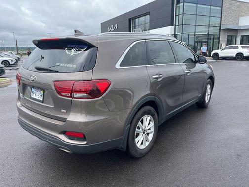 Brown 2019 Kia Sorento LX