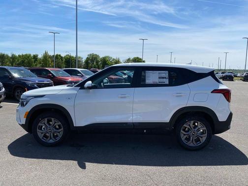 Snow White Pearl 2026 Kia Seltos LX