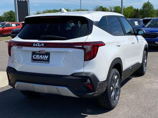 Snow White Pearl 2026 Kia Seltos LX