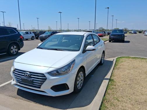 Frost White Pearl 2019 Hyundai Accent SE