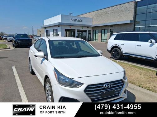 Frost White Pearl 2019 Hyundai Accent SE