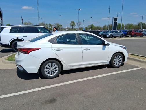 Frost White Pearl 2019 Hyundai Accent SE