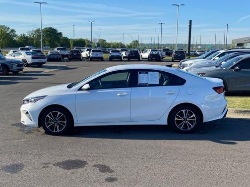 Snow White Pearl 2024 Kia Forte LXS