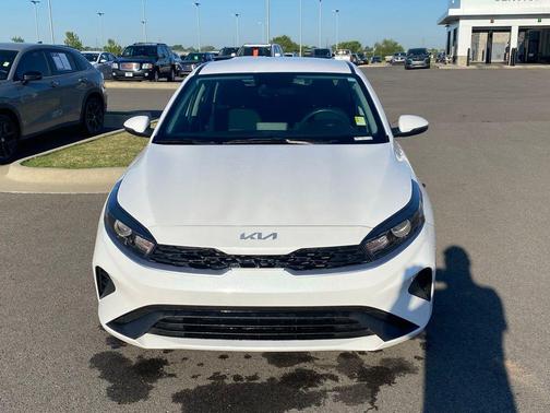 Snow White Pearl 2024 Kia Forte LXS