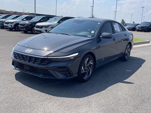 2024 Hyundai ELANTRA Limited