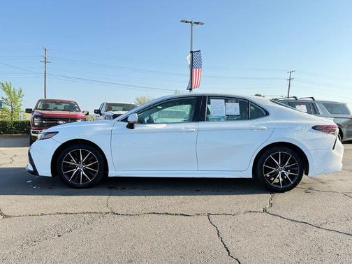 Ice 2024 Toyota Camry SE