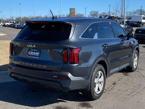 2022 Kia Sorento LX