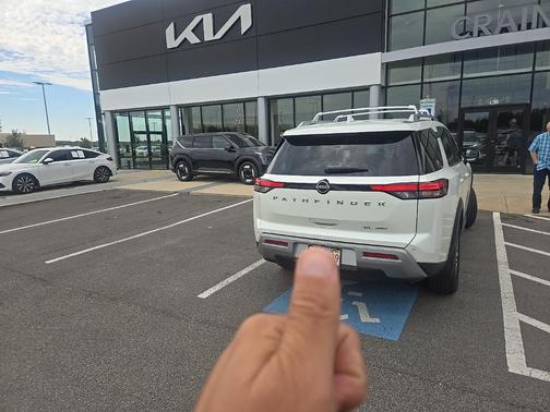 2022 Nissan Pathfinder SL 4WD