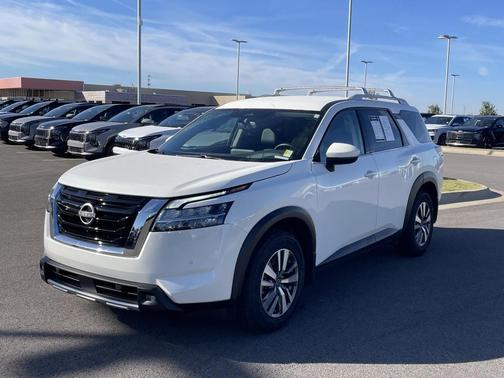 2022 Nissan Pathfinder SL 4WD