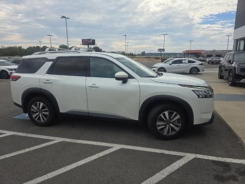2022 Nissan Pathfinder SL 4WD