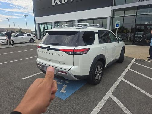 2022 Nissan Pathfinder SL 4WD