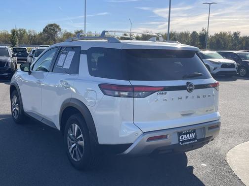 2022 Nissan Pathfinder SL 4WD