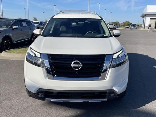 2022 Nissan Pathfinder SL 4WD