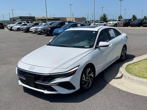 White 2024 Hyundai ELANTRA SEL