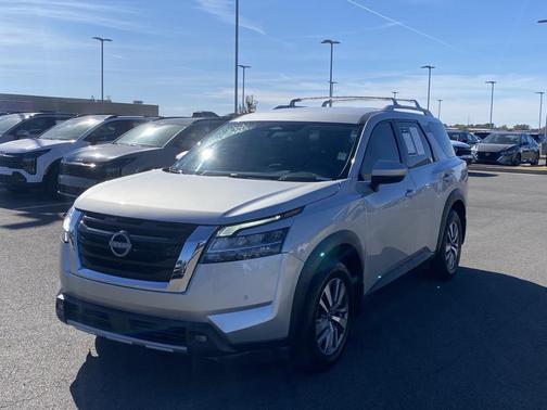 2022 Nissan Pathfinder SL 2WD