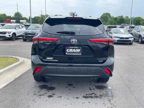 Midnight Black Metallic 2020 Toyota Highlander XLE
