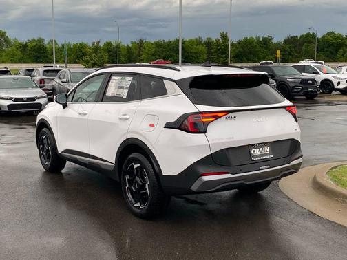 White Pearl 2026 Kia Sportage EX