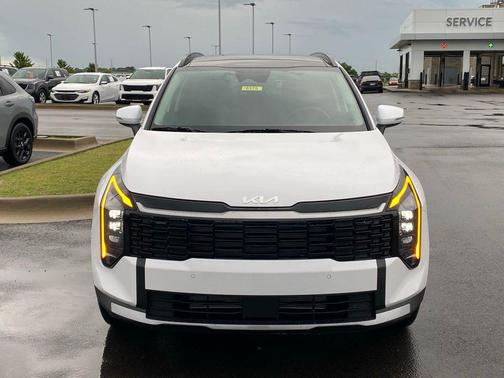 White Pearl 2026 Kia Sportage EX