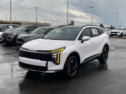 White Pearl 2026 Kia Sportage EX