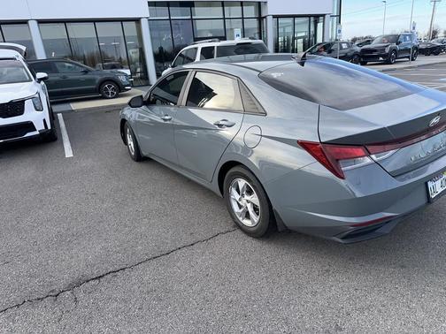 2021 Hyundai ELANTRA SE