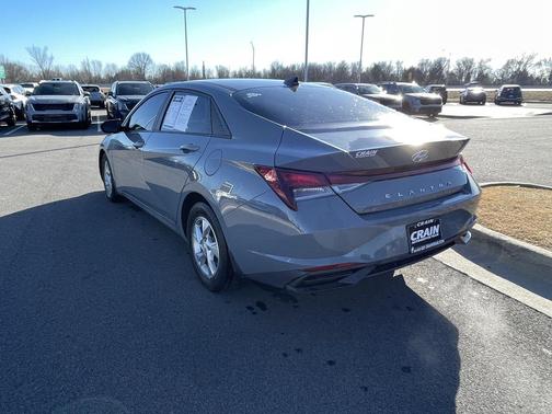 2021 Hyundai ELANTRA SE