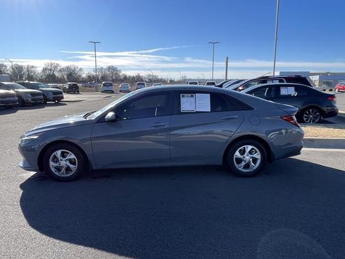 2021 Hyundai ELANTRA SE