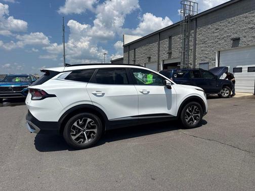 Snow White Pearl 2024 Kia Sportage Hybrid EX