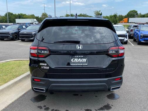 Crystal Black Pearl 2025 Honda Pilot Black Edition