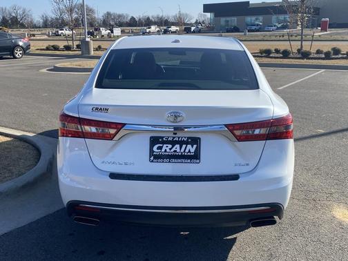 2018 Toyota Avalon XLE