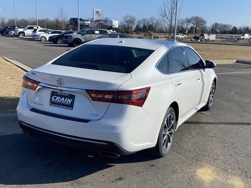 2018 Toyota Avalon XLE