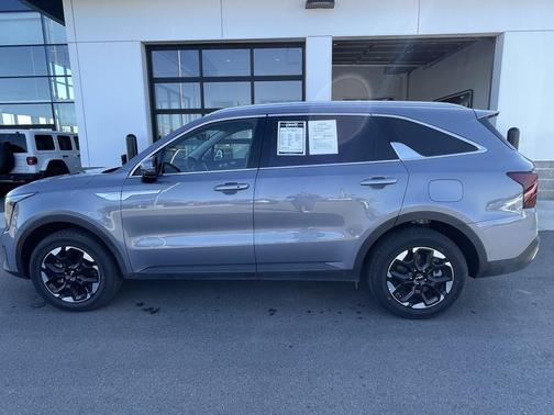2024 Kia Sorento S
