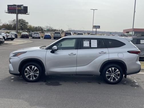 2024 Toyota Highlander XLE