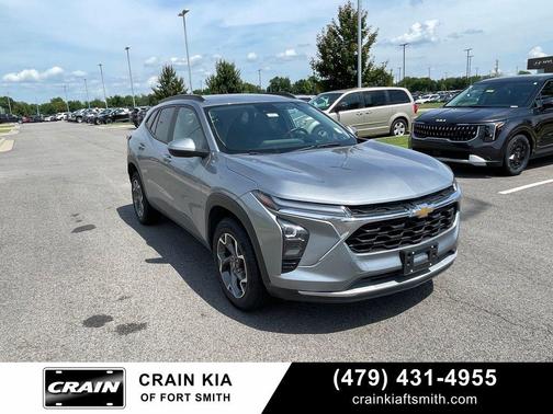 Sterling Gray Metallic 2025 Chevrolet Trax LT